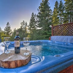 South Tahoe Grandma’s Family Home Hot Tub & Views