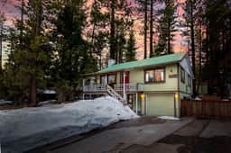 Minutes from Kings beach and Northstar with Hottub - Image 2