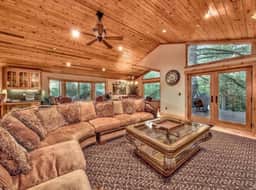 Dreamcatcher Lodge, Golf & Trails Nearby - Image 2