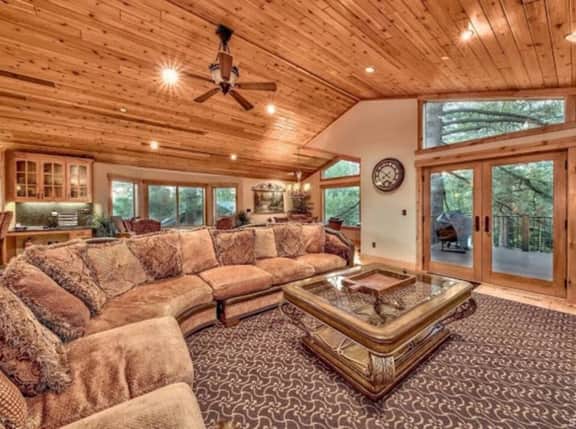 Dreamcatcher Lodge, Golf & Trails Nearby - Image 2