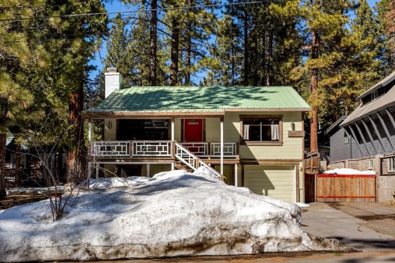 Minutes from Kings beach and Northstar with Hottub - Image 1