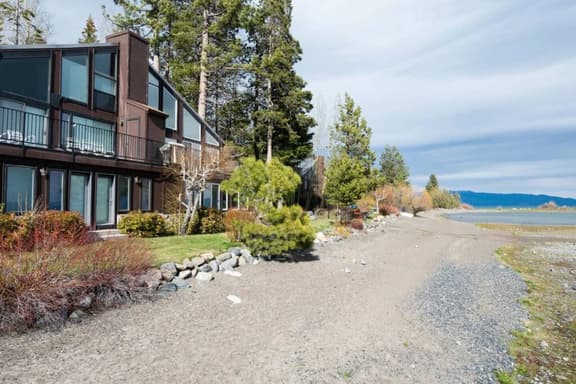 Walk to Private Beach North Shore Condo! - Image 1